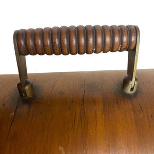 Máquina de coser Singer antigua de madera, caja de madera curvada, asa, sin herrajes, solo la tapa. imagen 2