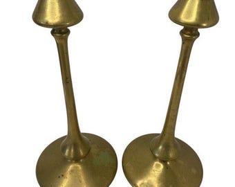 Par vintage mässingsljusstakar med tunga koner, mantelhylla, konstdekor, kyrka, 30 cm