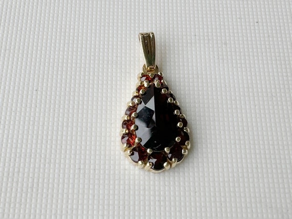 vintage 14k yellow gold red garnet pendant 1" tall - image 2