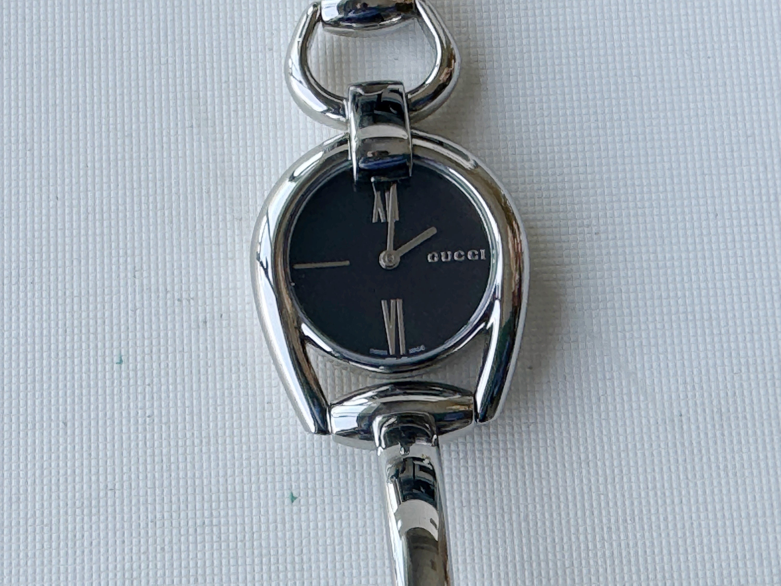 Vintage Gucci 139.5 Black Mother of pearl Dial Quartz Women s