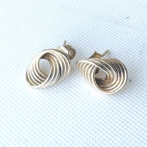 Vintage 14k pure gold swirl earrings, 8X12mm size, the backrest is not gold