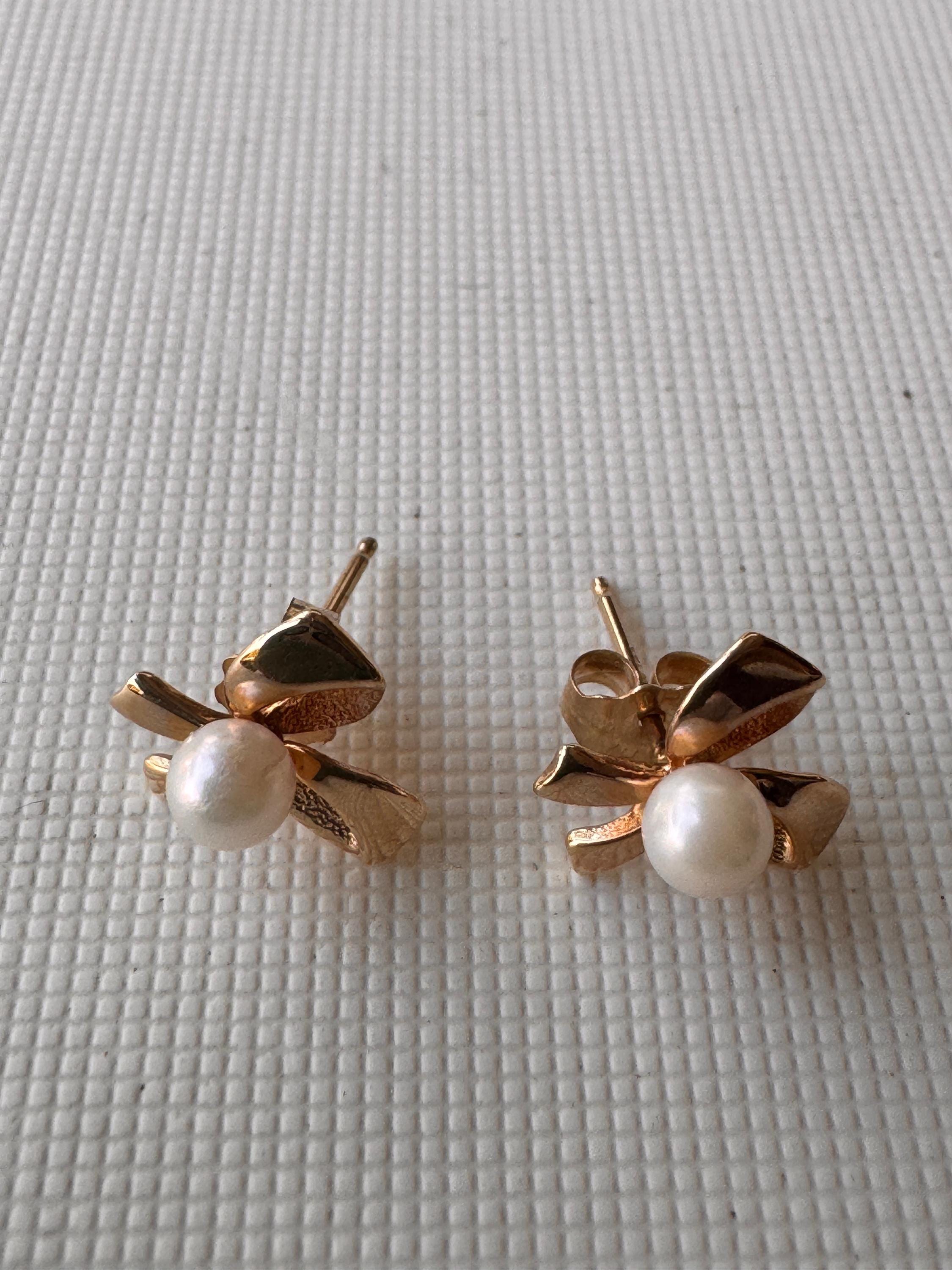 ピアス VINTAGE HOLLYWOOD Petal Ribbon Earrings 4BFK494 Vintage 14kt Gold Diamond & Pearl Ribbon Earrings (4.97gr