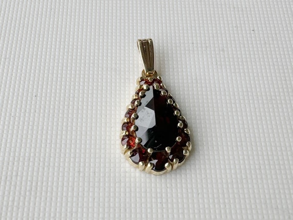 vintage 14k yellow gold red garnet pendant 1" tall - image 1