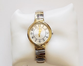 Montre Timex vintage pour femme, bicolore, cadran à chiffres arabes, bracelet extensible 26 mm, convient à un poignet de 15 cm (6 pouces).
