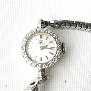vintage omega 14K white gold Diamond Missing Watch, 16mm case, running