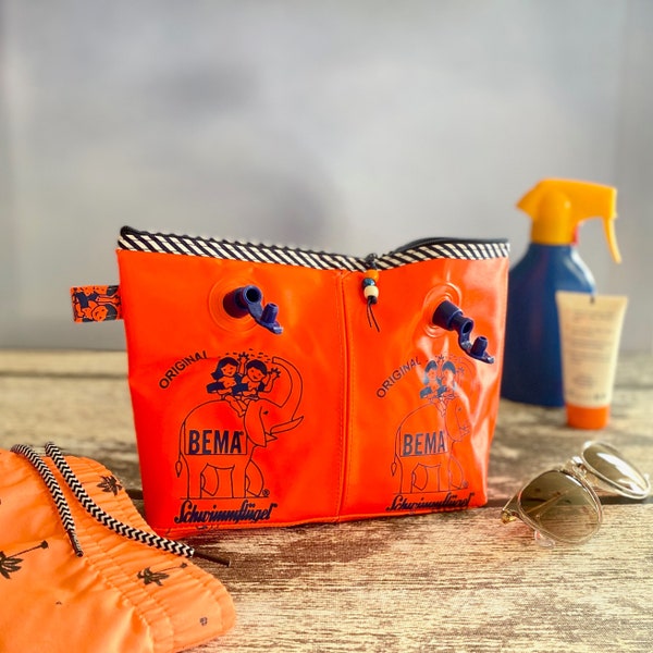 Schwimmflügel-Tasche groß XXL mit Reissverschluss | Kulturbeutel Nasstasche Wet Bag | orange blau | Schwimmsachen Bikinitasche Duschzeug