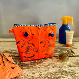 Schwimmflügel-Tasche groß XXL mit Reissverschluss Kulturbeutel Nasstasche Wet Bag orange blau Schwimmsachen Bikinitasche Duschzeug Variante B