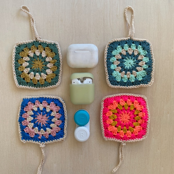 Häkel-Tasche Granny Square Taschenanhänger | InEar Kopfhörer Lippenstift Kabeltasche | Rückspiegel Auto-Duft | Baumwollgarn Schlaufen