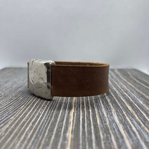 Tan Leder Manschette mit Silber 1&quot; magnetische Verschluss