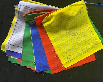Banderas de oración de deidades mixtas / Banderas de oración tibetanas / 9 x 12 pulgadas / 1 juego de 25 banderas / Buena calidad