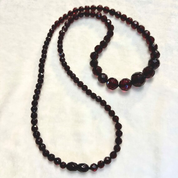 Lovely Round Faceted Bakelite Necklace - image 5