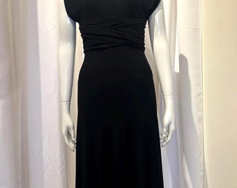 Elegante vestido cruzado LBD Donna Karan, New York Black Label
