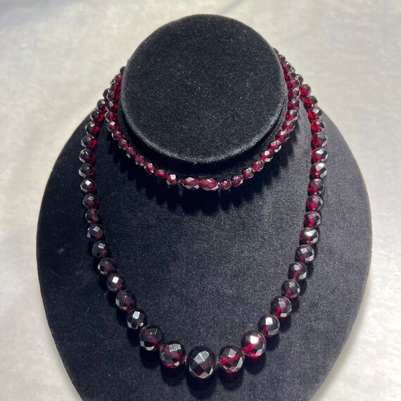Lovely Round Faceted Bakelite Necklace - image 2