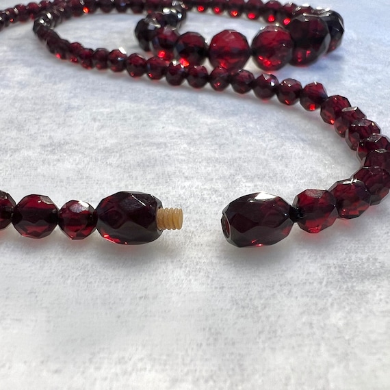 Lovely Round Faceted Bakelite Necklace - image 4