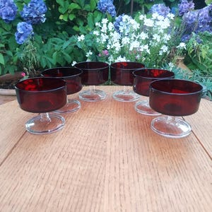 Vintage Ruby Red Coupé Gläser - Set mit 6 Luminarc Champagner Cocktailgläsern