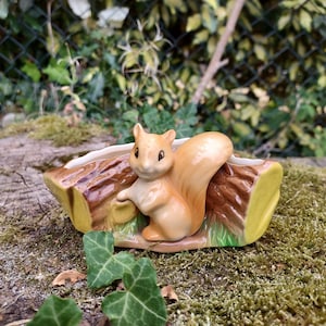 Vintage Hornsea Squirrel Log Vase. Known as Perky. Kitsch Ornament. Fauna Collection 29. Cute Mid Century Nostalgia Home Décor. 1950s Retro