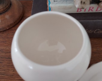 ＊Carlton ware walking Sugar Bowl & Lid＊ Carlton Ware Walking Ware Seated Sugar Bowl & Lid (Sold