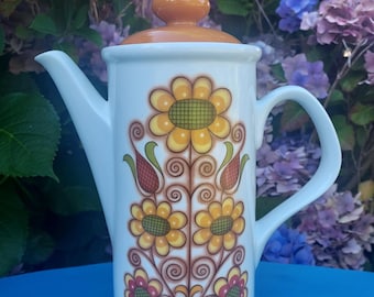 Vintage Engelse Ironstone koffiepot. Avalon. Retro bloemdessin van John Russell. Gastvrouw servies uit de jaren 70. Grote koffiepot uit het midden van de eeuw