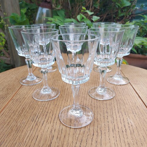 Set mit 6 Vintage französischen Luminarc Weingläsern. Lanzen Design