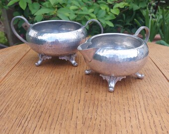 Vintage Knighthood Pewter Jug and Bowl Set – Hammered English Pewter, 1936-1953