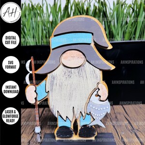 Gnomo de pesca, Gnomo de verano independiente, Decoración de mesa de pescador al aire libre, Glowforge, Archivo de corte SVG, Signo de pez deportista, Láser