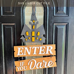 Haunted House Halloween Türbehang Großes gruseliges Zeichen für Glowforge Laser SVG Gruselig geschnittene Datei Willkommensgruß-Aufhänger Geben Sie, wenn Sie sich trauen
