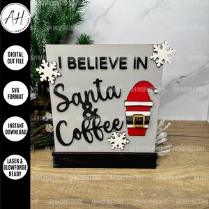 Placa de café de Papai Noel de Natal, presente para clima frio para conhecedores, amante de cafeína de dezembro SVG, Glowforge e arquivo de corte a laser, decoração