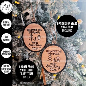 Adorno navideño "Estamos esperando", archivo cortado con láser SVG personalizado Glowforge para embarazadas, regalo personalizado para padres embarazadas, árbol navideño