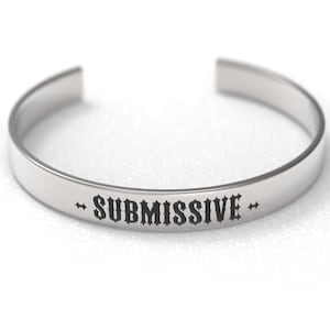 Submissive, Bracelet