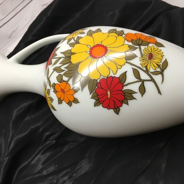 Vase "Royal Porzellan Bavaria KPM Germany Handarbeit", floral decor. Original vintage from midcentury 60s/70s very good condition! 11.4"