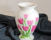 Small Porcelain Vase in Amphora Style by AK Kaiser Germany, 1997 handpainted by JL. - A vintage original of the midcentury. 1990s.
