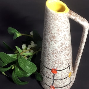 Scheurich Ceramic vase in Fat Lava style. Marked FOREIGN 275-20. Particularly striking is the graphic decor. WGP. 60s. Very good condition!