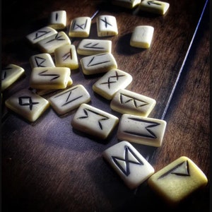 Bone Rune set | Elder Futhark | divination tools | casting | Altar tools | Gemstone | Pagan | Wicca | Occult | Norse Runes | Ancient