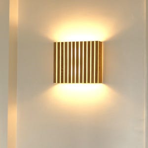 Linen and oak wall light - Handcrafted creation.