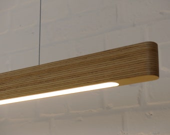 Luminaire led , suspension linéaire en bois, fait main, pour l'éclairage de votre table de salle à manger, votre cuisine ou votre bureau.