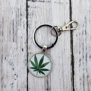 Marijuana Leaf Keychain, Cannabis Key Ring, 25 mm Cabochon Weed Leaf, 420 Bud Lover, Swivel Clasp Snap Hook, Mary Jane Green Leaf Keyring
