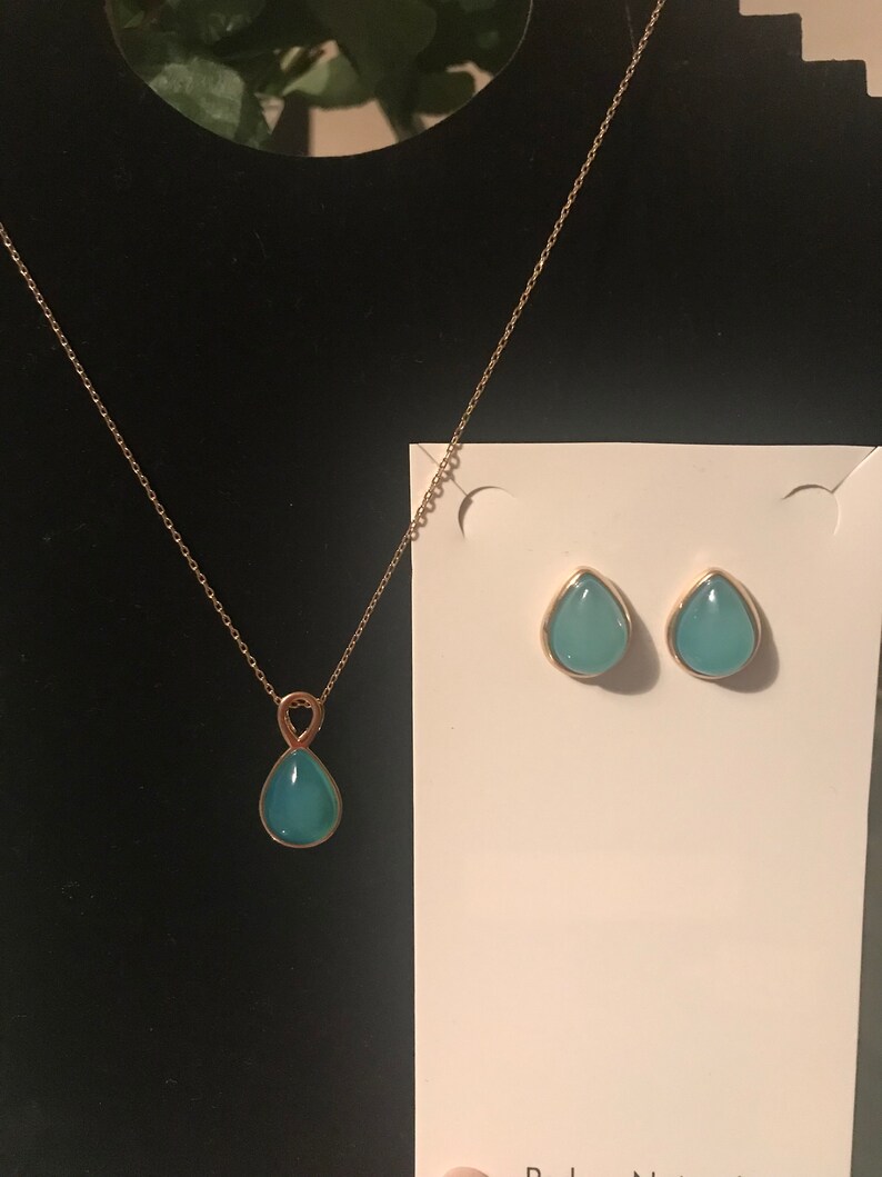 18ct Yellow Gold With Sky Blue Agate Gemstone Pendant and Earrings Set