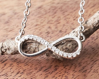 Zierliche Unendlichkeit Halskette, 925 Silber Halskette, kleine Anhänger Halskette, Unendlichkeit Symbol, Unendlichkeit Halskette, Frauen Schmuck, Geschenk für Sie