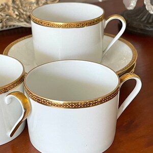 3 Tasses à Café en porcelaine fine de Limoges. Contenance 200 ml. image 3