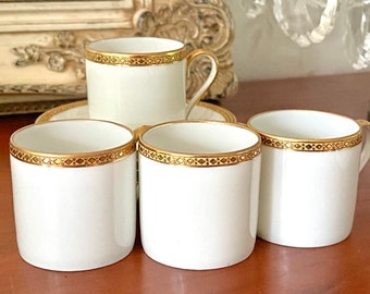 4 Tasses à café en porcelaine fine de Limoges .Contenance 100 ml.