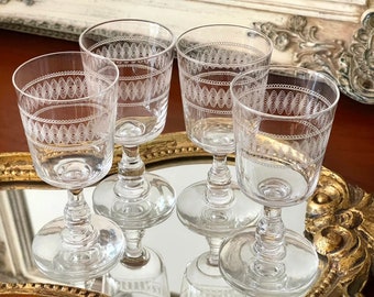 Lot de 4 verres en cristal gravé .Année 1900.