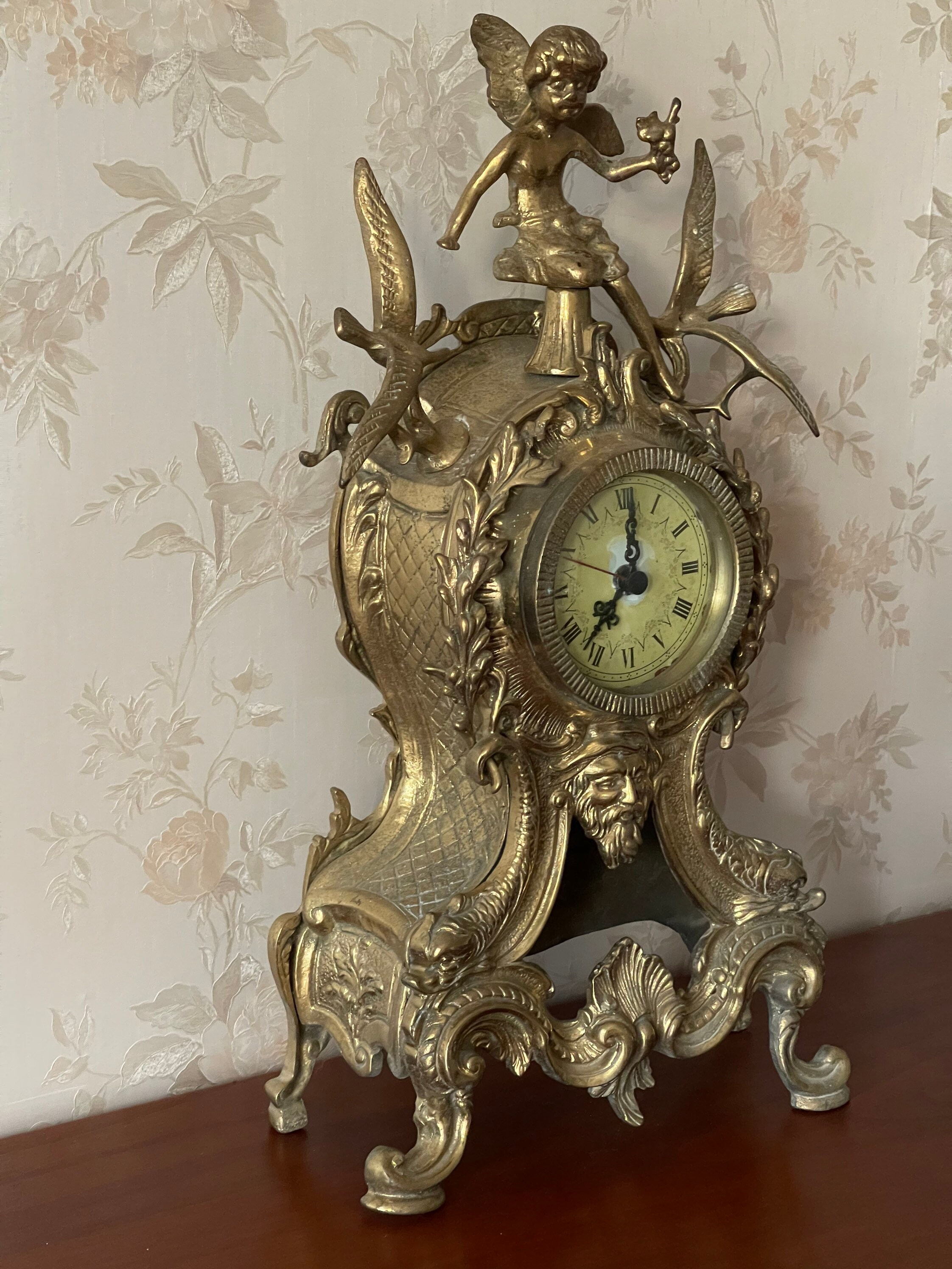 Horloge Pendule de Cheminée en Bronze.façade d'horloge .vintage.