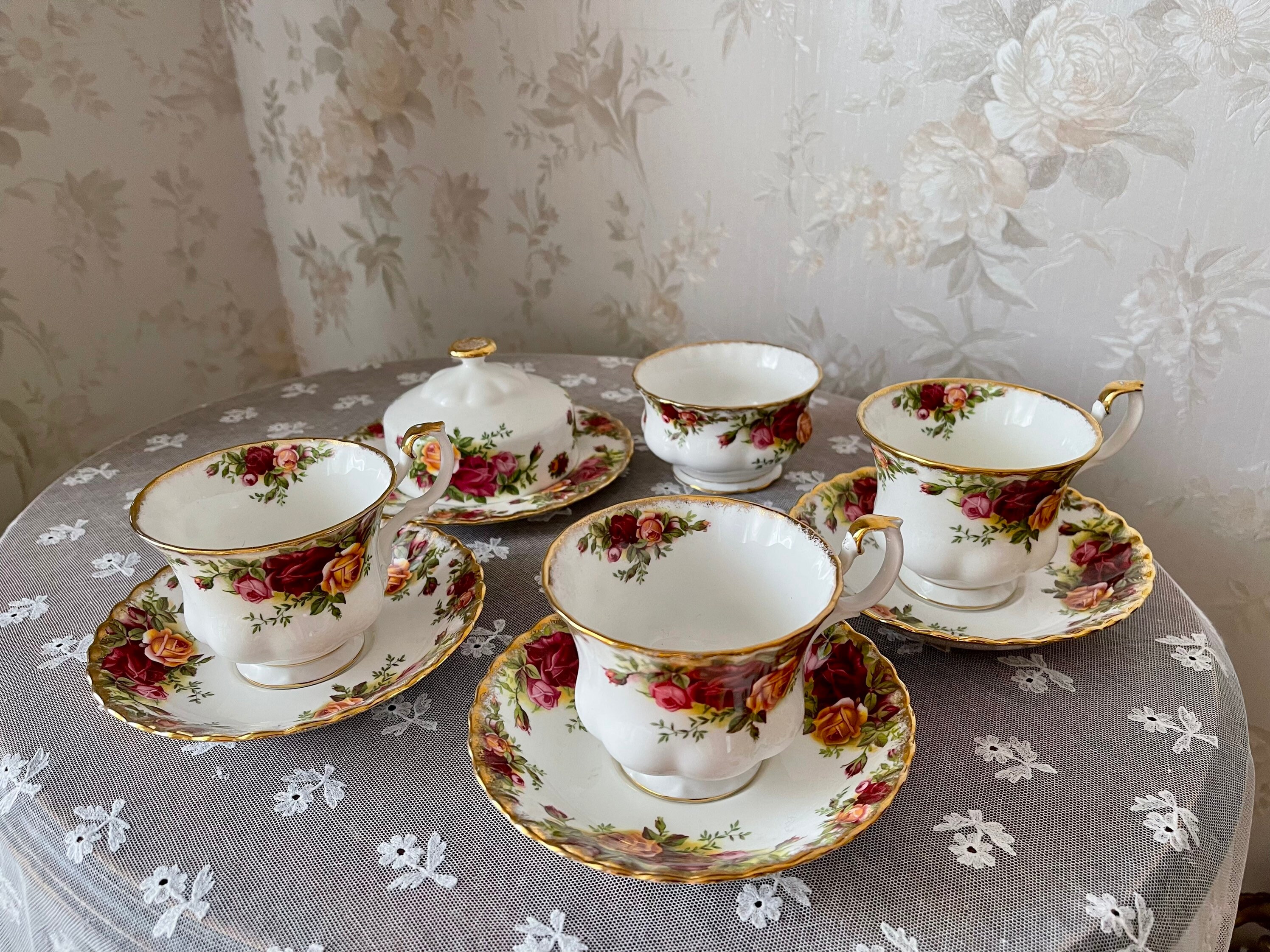 Old Country Roses.porcelaine Royal Albert. Magnifique Lady Hamilton Petit Déjeuner.