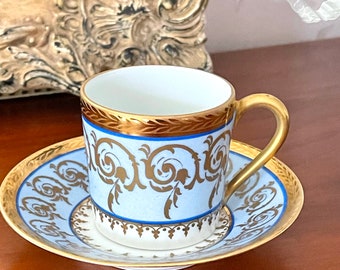 Incroyable ancienne petite tasse à café en porcelaine de Limoges.Collection.