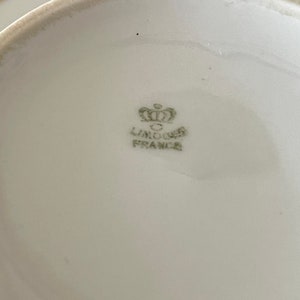 3 Tasses à Café en porcelaine fine de Limoges. Contenance 200 ml. image 6