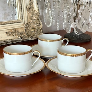 3 Tasses à Café en porcelaine fine de Limoges. Contenance 200 ml. image 1