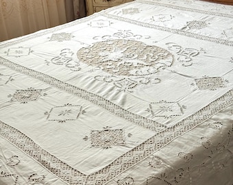 Rare. Magnificent antique handmade wedding bedspread. Delicate embroidery and lace. Shabby Chic. Early 20th century.