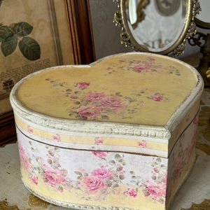 Boîte à couture mercerie. Coffret boudoir. Carton fleurie vintage . Boite Shabby Shic.Roses. Vintage.