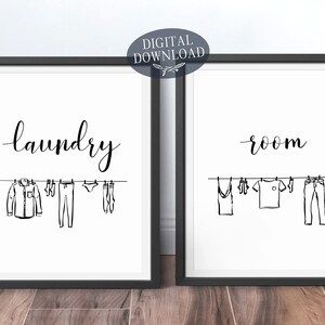 Puede incluir: Dos impresiones enmarcadas en negro con fondos blancos. La impresi&oacute;n de la izquierda tiene la palabra "laundry" escrita en cursiva y una l&iacute;nea de ropa colgada en un tendedero. La impresi&oacute;n de la derecha tiene la palabra "room" escrita en cursiva y una l&iacute;nea de ropa colgada en un tendedero.