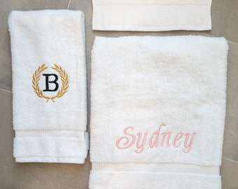 Monogrammed towel, Embroidered Towel, Towel Set, Beach Towel, Housewarming Gift, Personalized Gift, Embroidered Gift